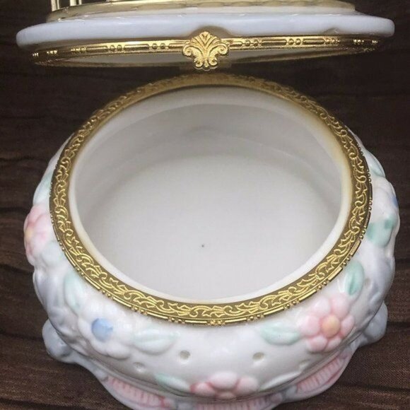 Trinket Box or Potpourri Holder Porcelain Doves in Gold-tone Cage on Hinged Lid - Picture 4 of 11